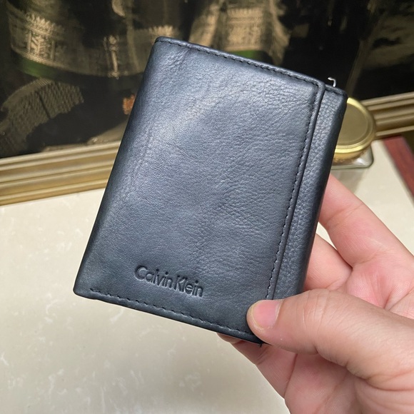 Calvin Klein Leather Wallet. UNISEX - Picture 5 of 8